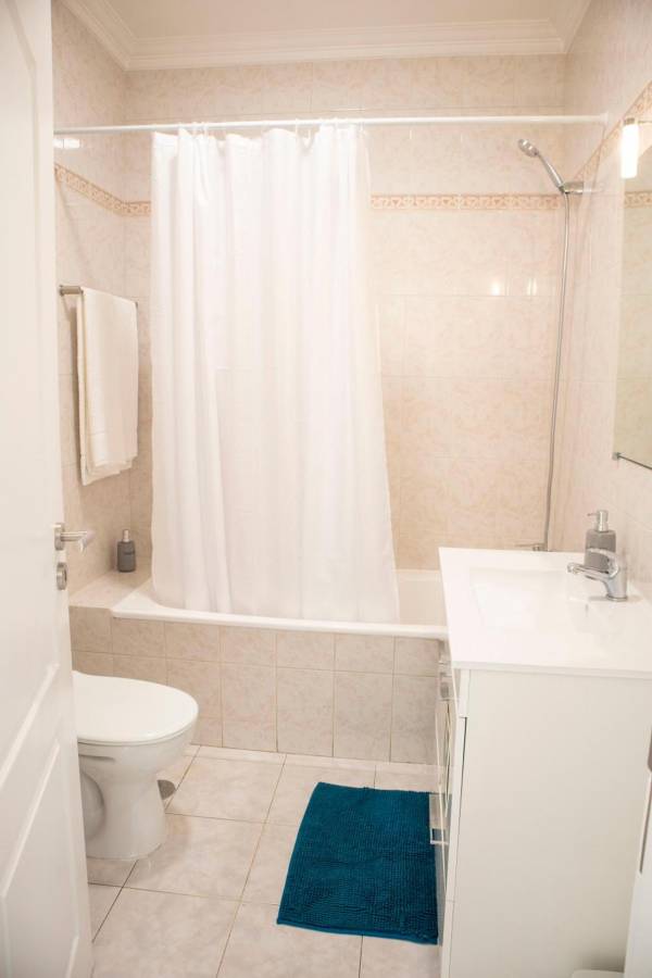 Appartement d’une chambre avec balcon et vue sur la piscine